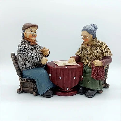 181585960_Old-Couple-Playing-Board-Decorative Gift_3.jpg